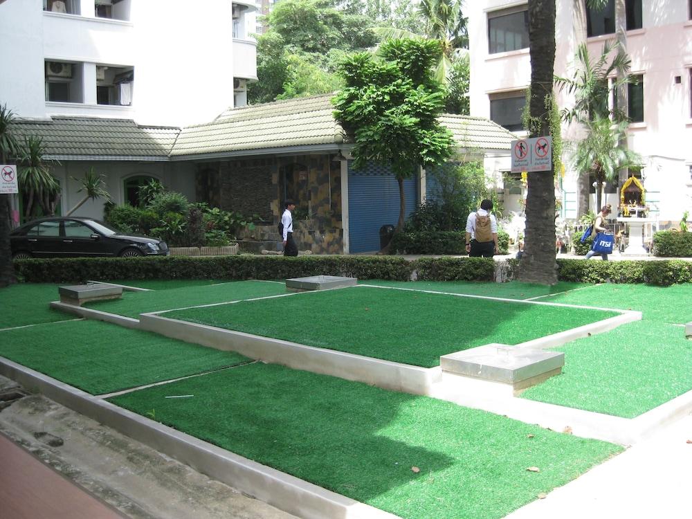 Komol Residence Bangkok Exteriör bild