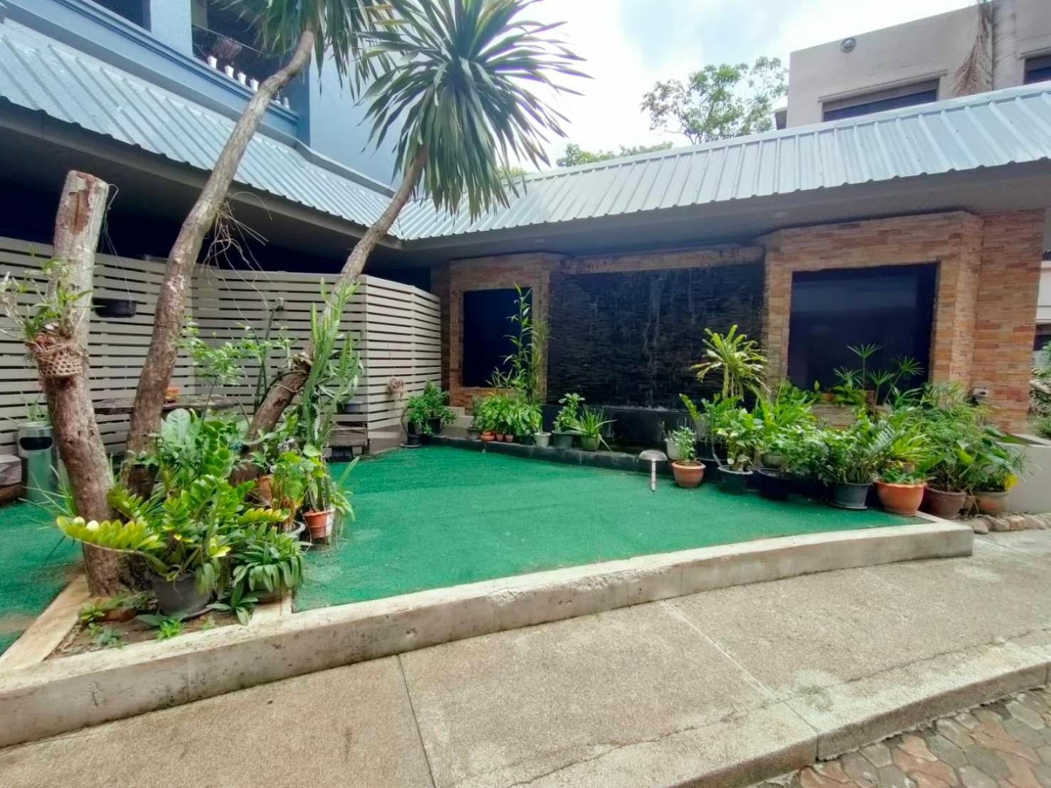 Komol Residence Bangkok Exteriör bild
