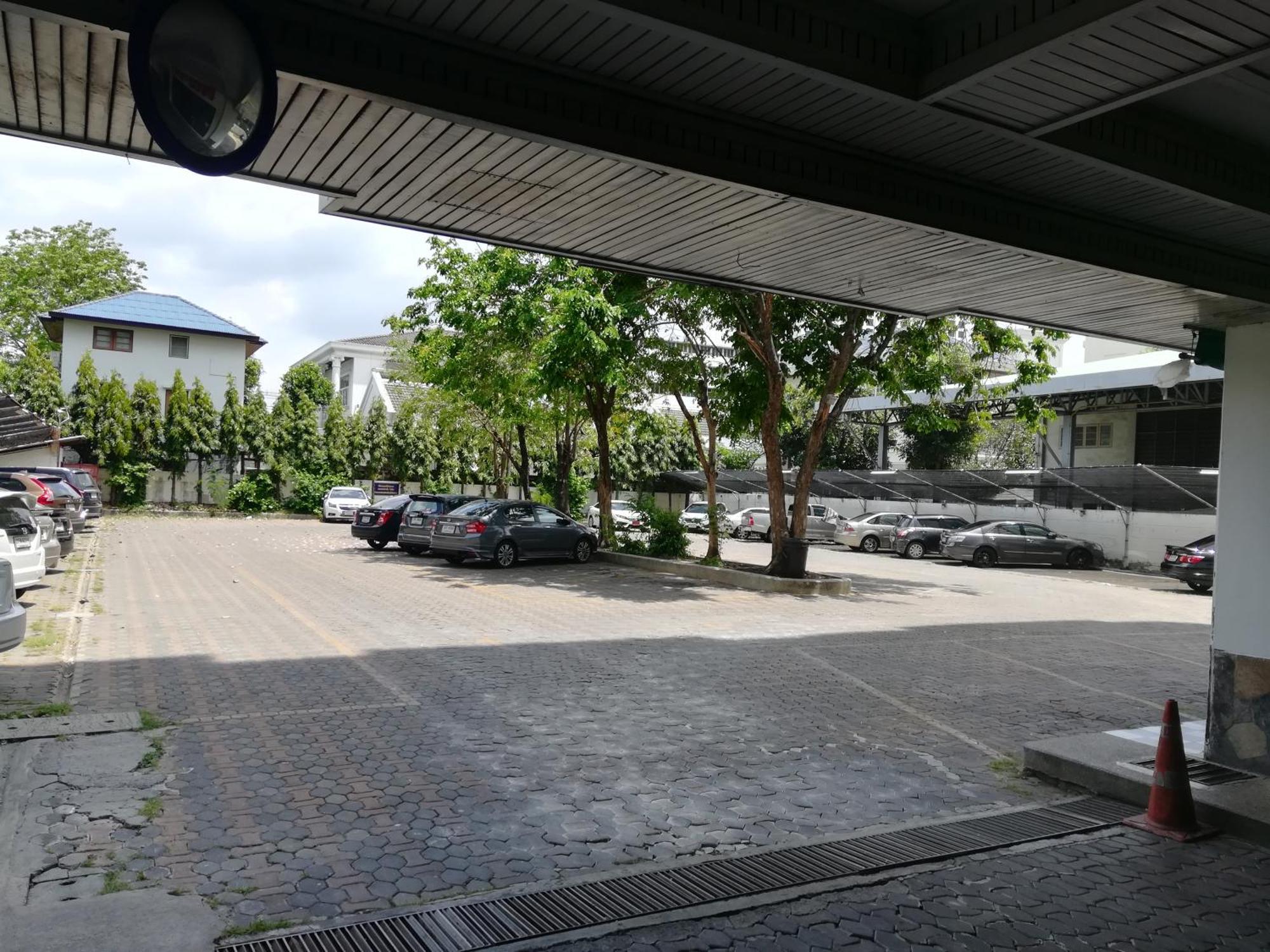 Komol Residence Bangkok Exteriör bild